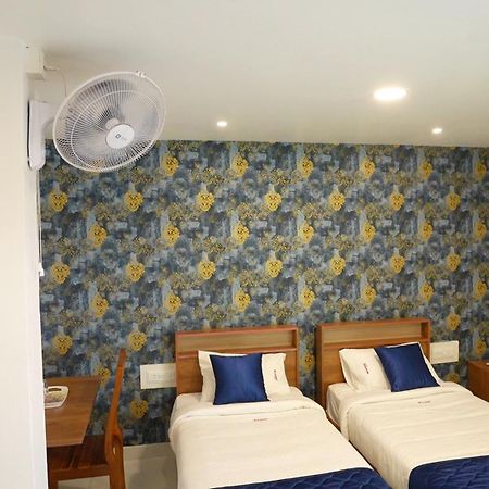 Hotel Amsher Suit Lulu Mall Road Kochi Esterno foto