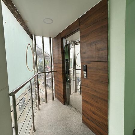 Hotel Amsher Suit Lulu Mall Road Kochi Esterno foto