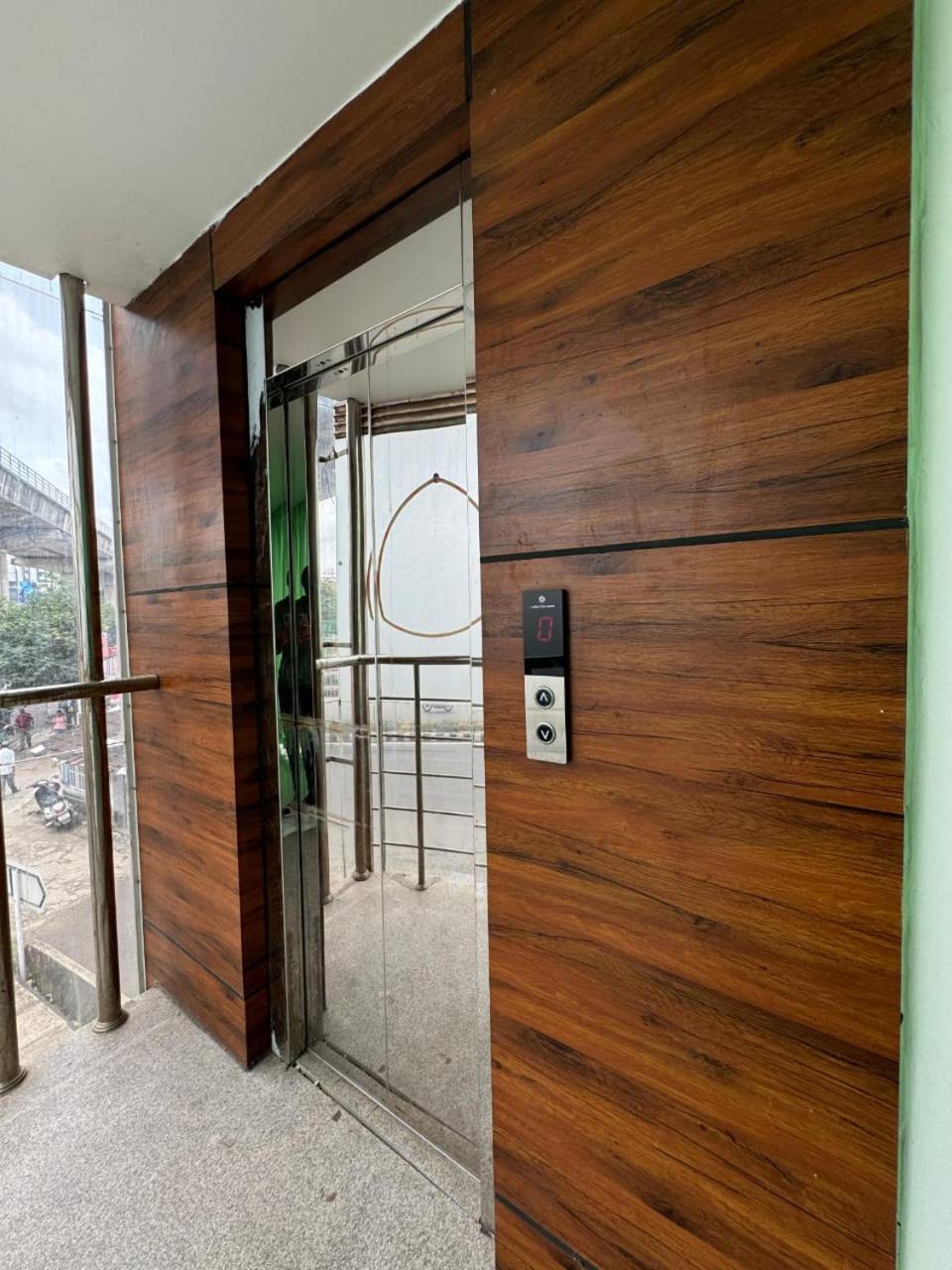 Hotel Amsher Suit Lulu Mall Road Kochi Esterno foto