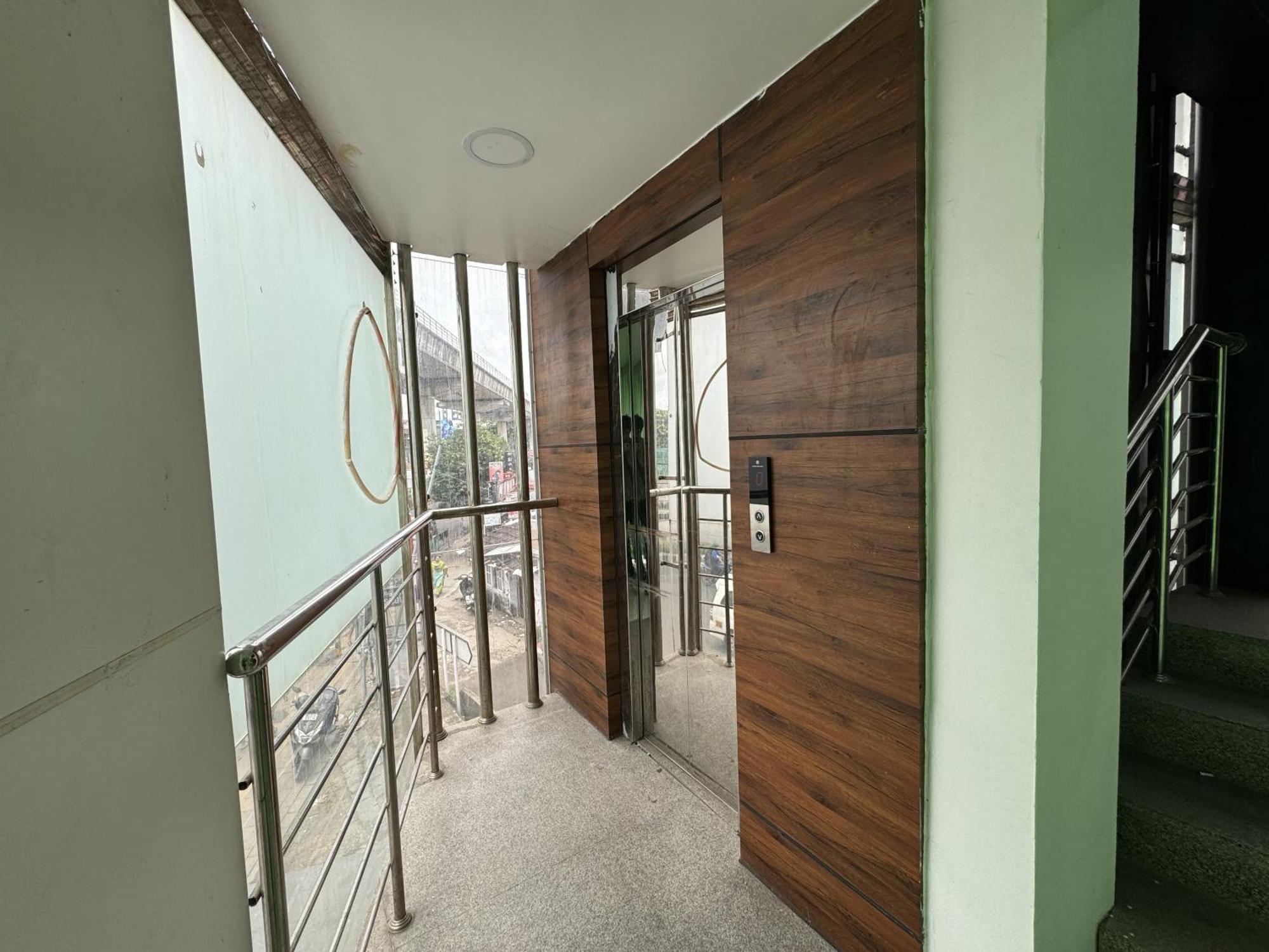Hotel Amsher Suit Lulu Mall Road Kochi Esterno foto