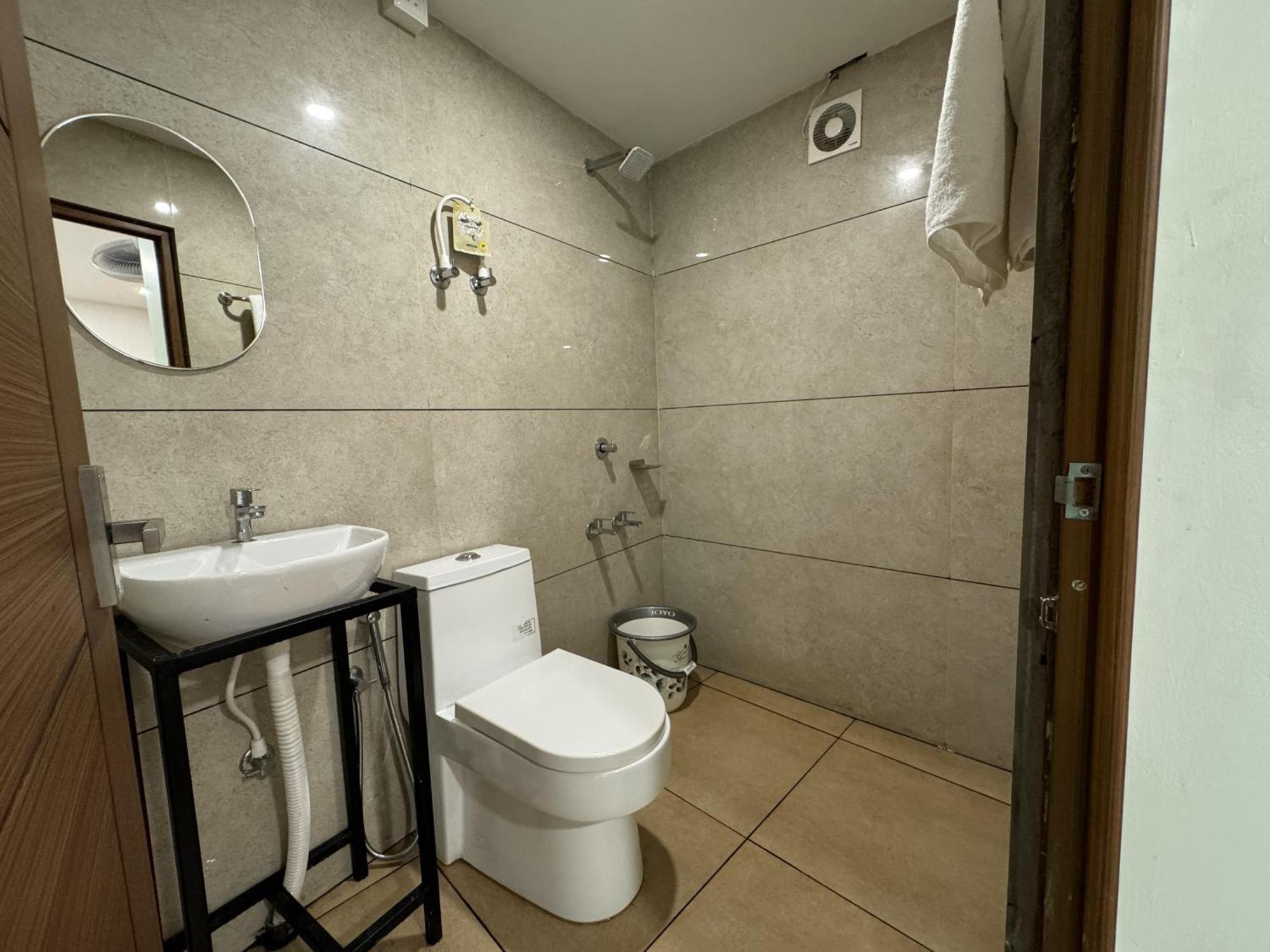 Hotel Amsher Suit Lulu Mall Road Kochi Esterno foto