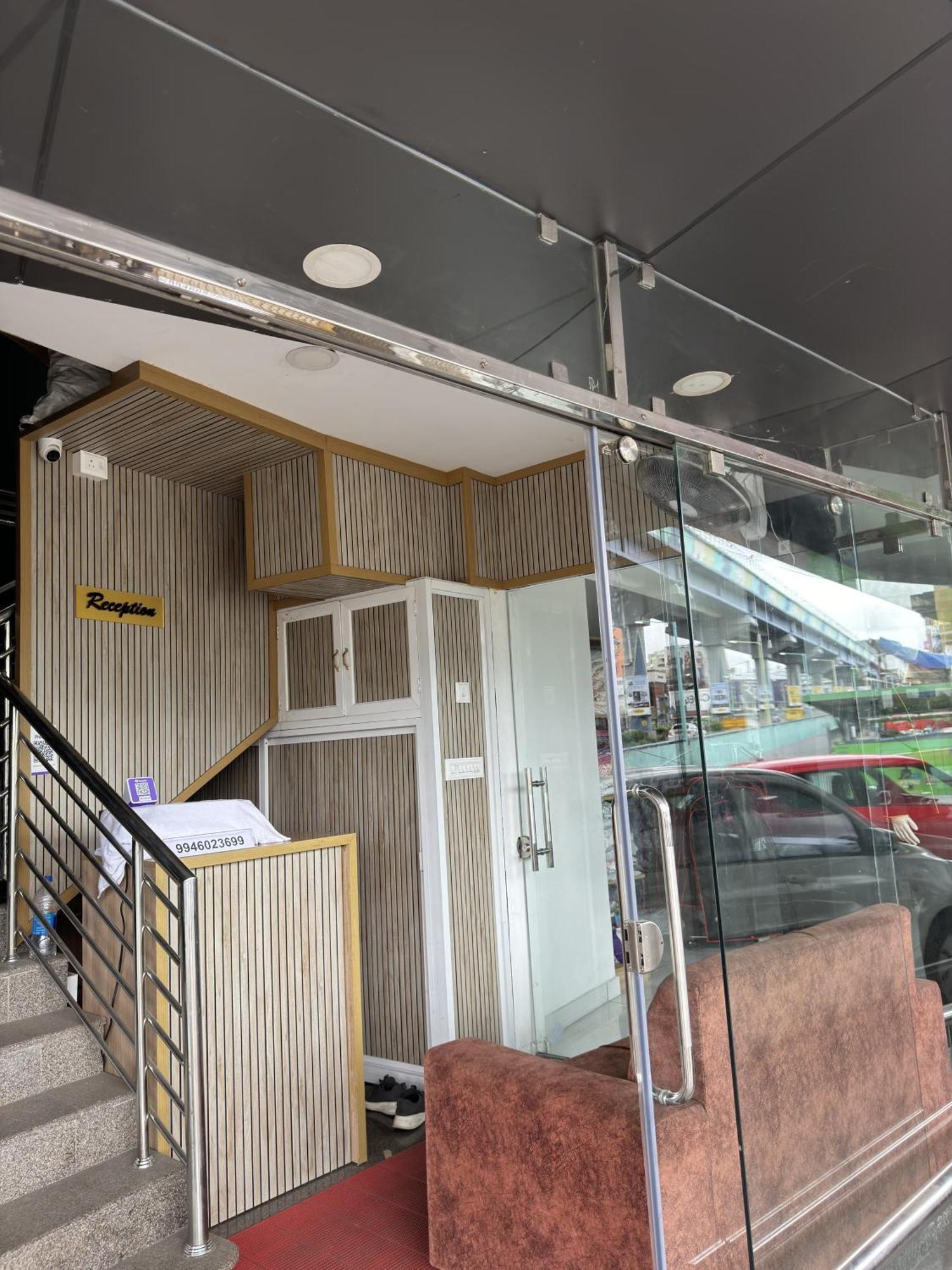 Hotel Amsher Suit Lulu Mall Road Kochi Esterno foto