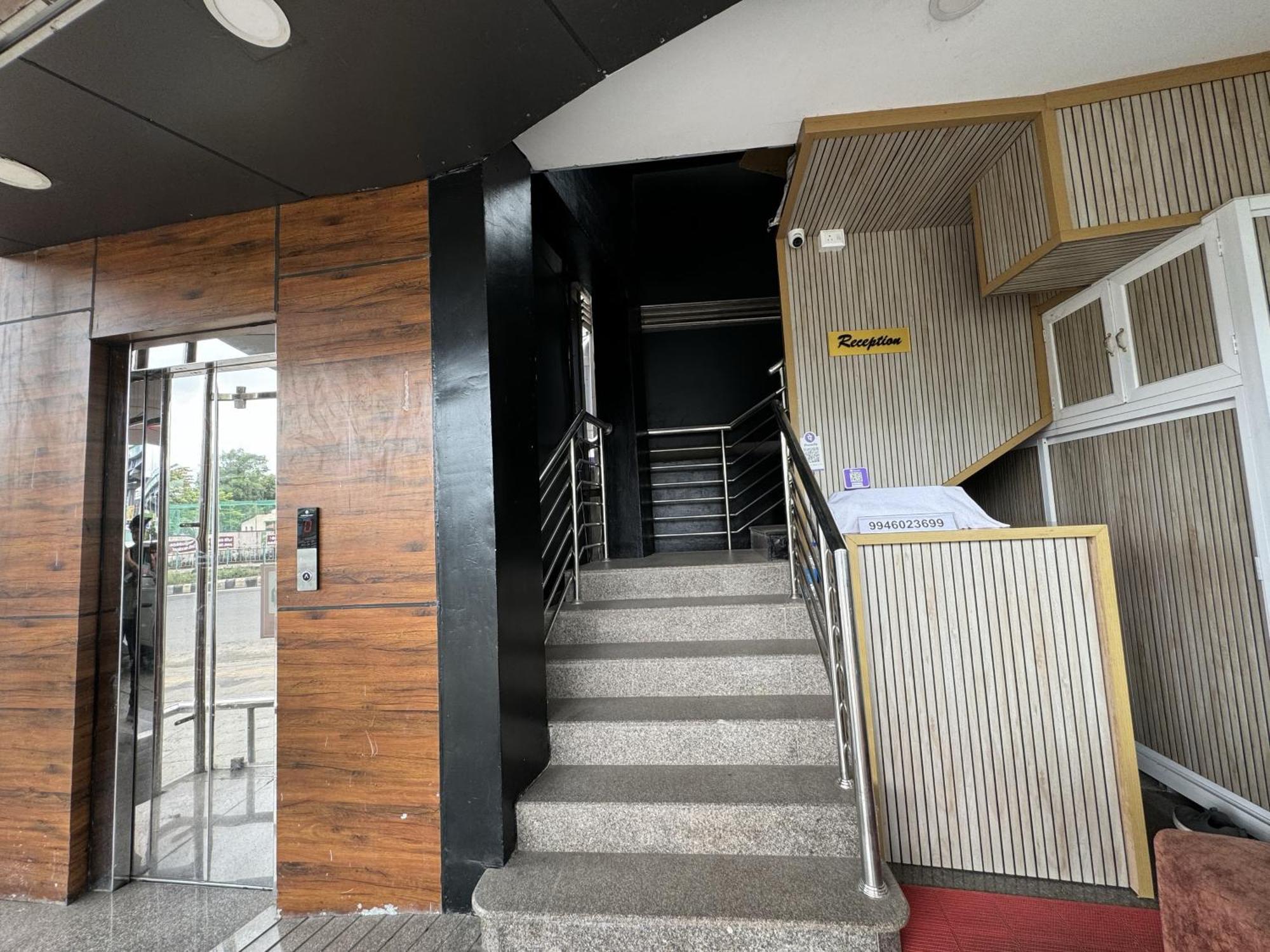 Hotel Amsher Suit Lulu Mall Road Kochi Esterno foto