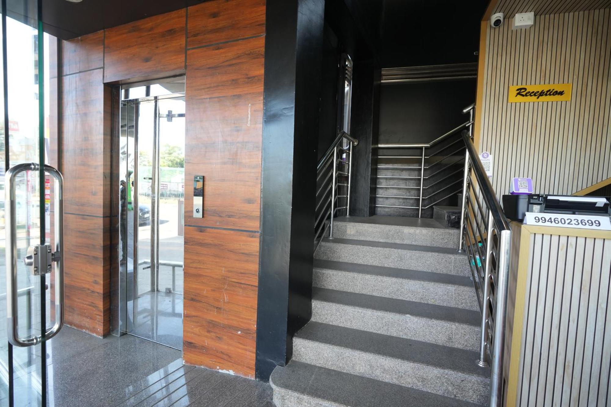 Hotel Amsher Suit Lulu Mall Road Kochi Esterno foto
