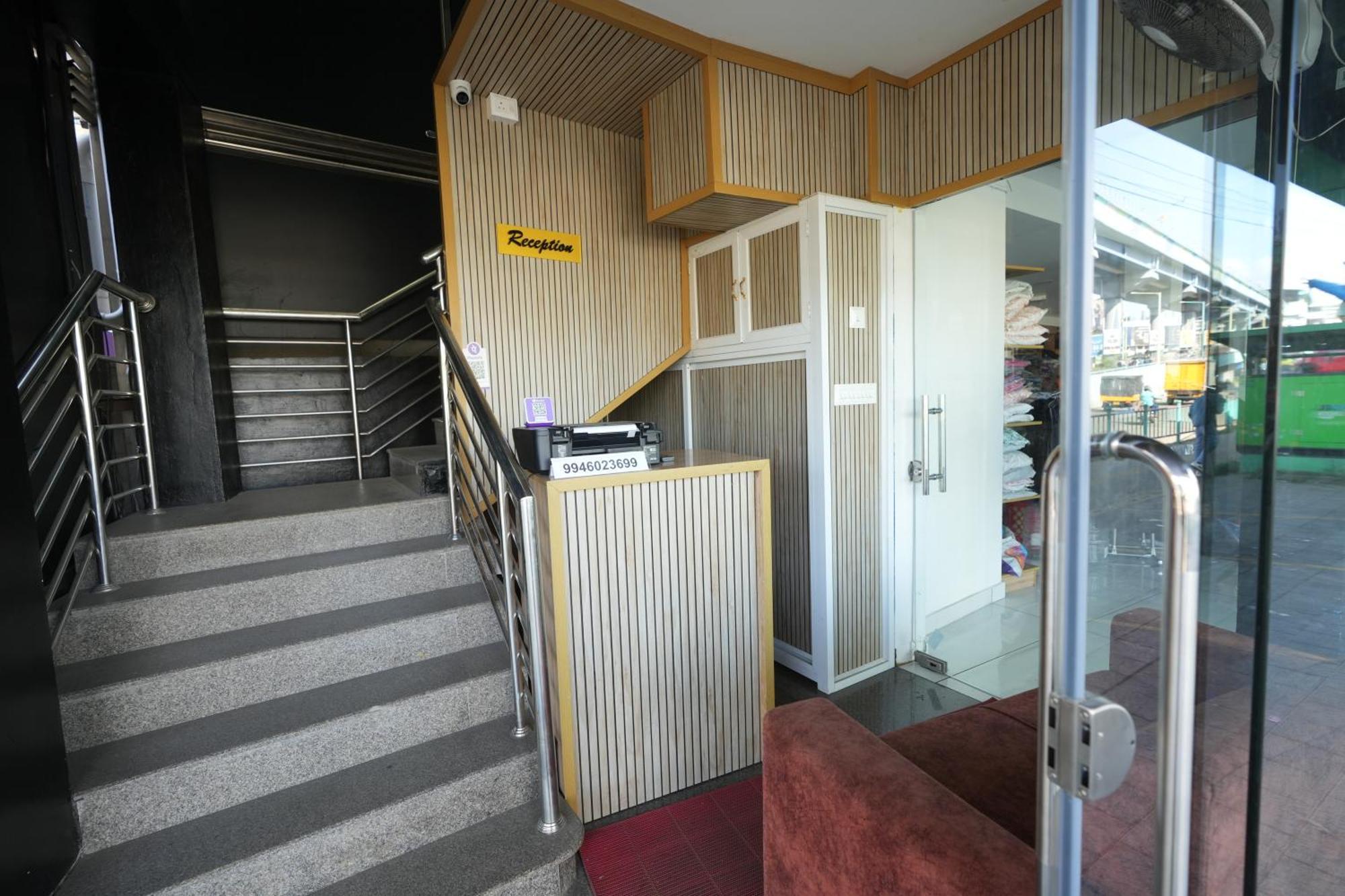 Hotel Amsher Suit Lulu Mall Road Kochi Esterno foto